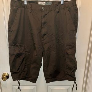 Regal Wear Men’s Cargo Shorts. Sz 42.
